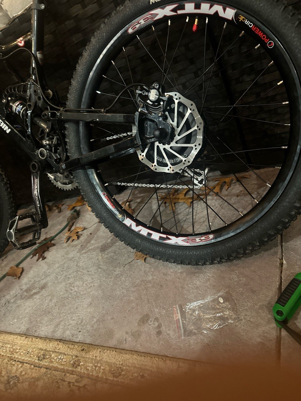 Rear hub motor fitted to a mountain bike